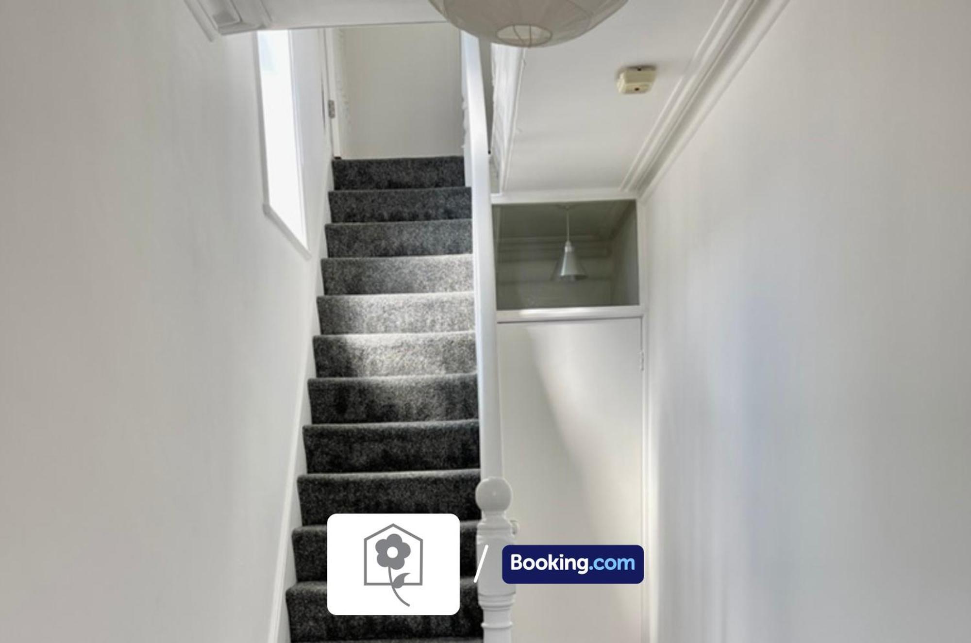 Netley Village Apartment By Your Stay Solutions Short Lets & Serviced Accommodation Netley Southampton With Free Wi-Fi Гамбл Екстер'єр фото