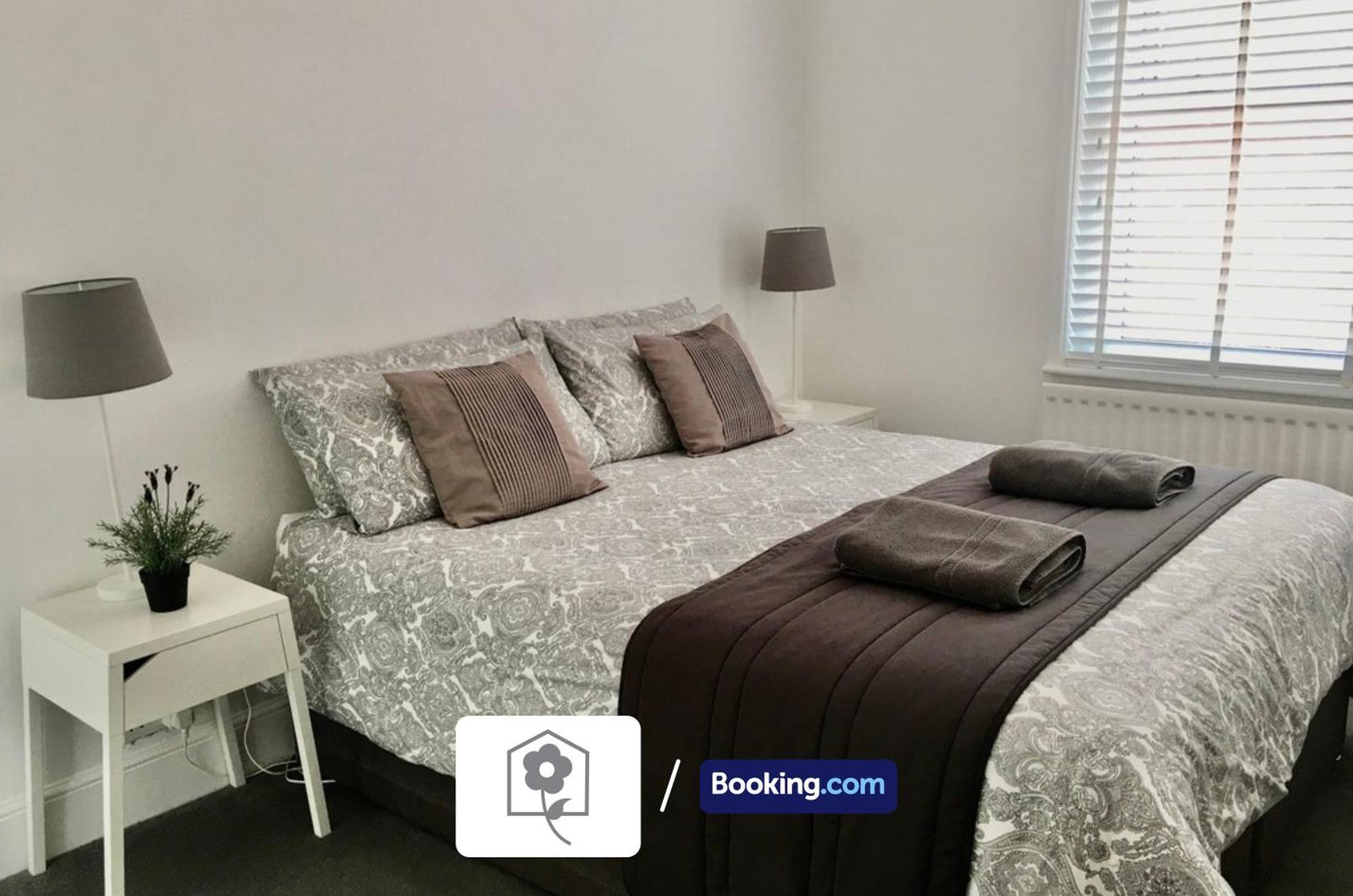 Netley Village Apartment By Your Stay Solutions Short Lets & Serviced Accommodation Netley Southampton With Free Wi-Fi Гамбл Екстер'єр фото