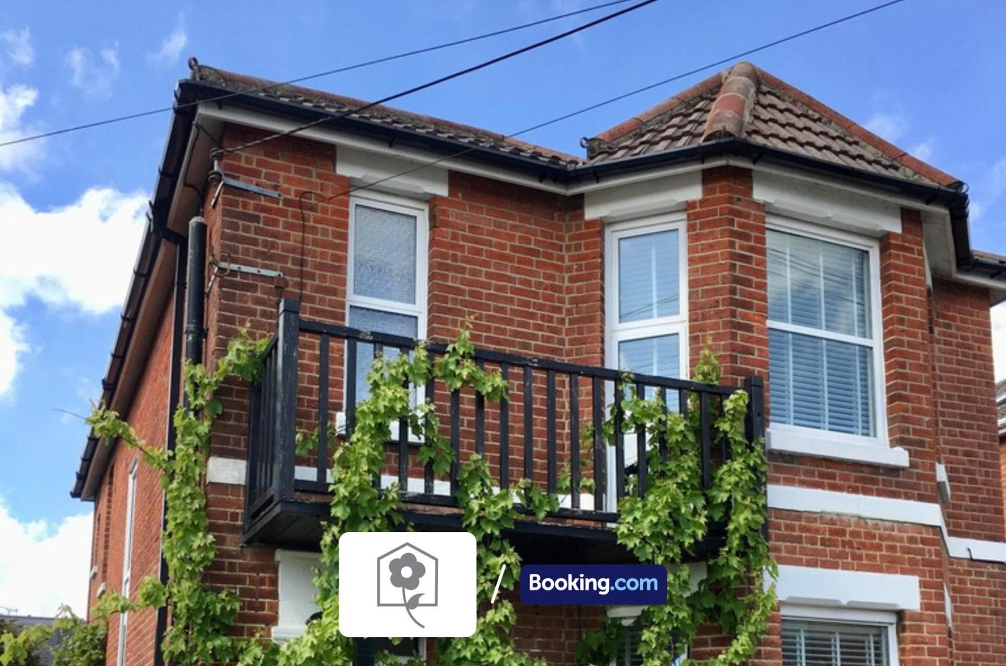 Netley Village Apartment By Your Stay Solutions Short Lets & Serviced Accommodation Netley Southampton With Free Wi-Fi Гамбл Екстер'єр фото